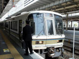 大阪到着、運転士交代