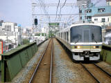 大阪環状線内を走行する大和路快速